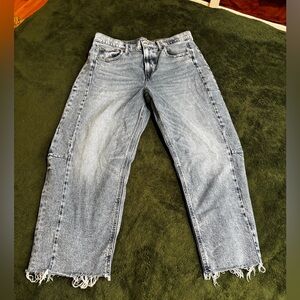 Lucky Brand Barrel Leg Jeans Womens 8 / 29 A Light Wash Distressed Frayed Hem.